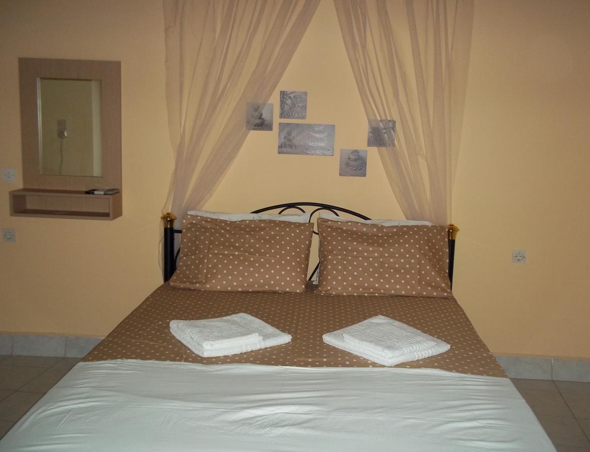 En Leuko Apartments Tsoukaládhes エクステリア 写真