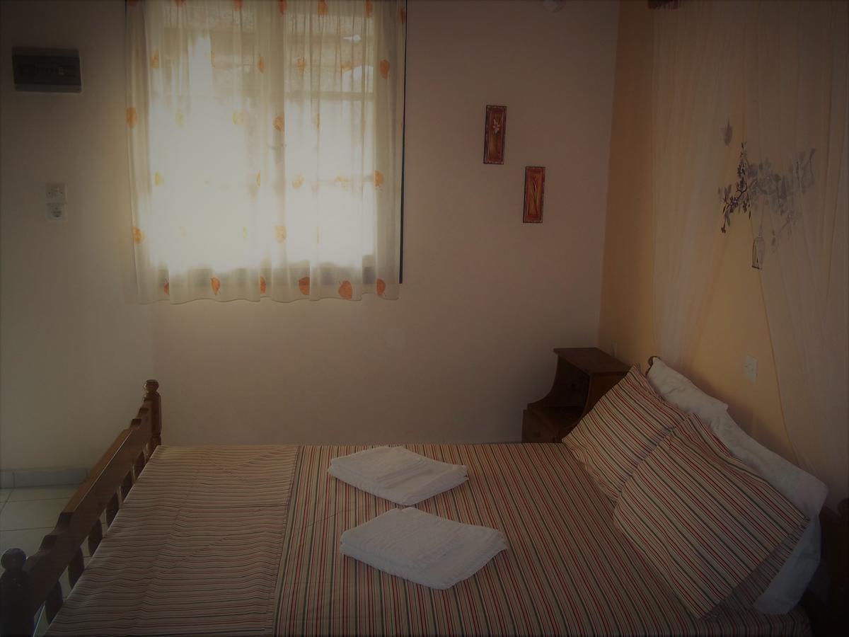 En Leuko Apartments Tsoukaládhes エクステリア 写真